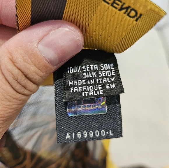 Authentic Fendi silk scarf - Picture 6 of 12